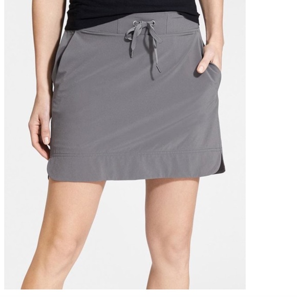 Athleta Dresses & Skirts - Athleta • Gray Midtown Skort • Size 2